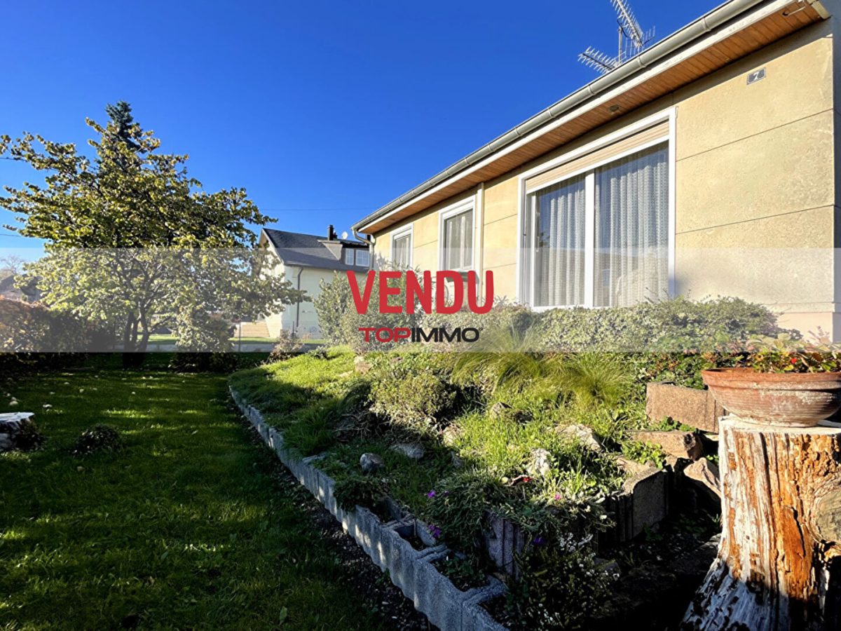 Maison de plain-pied avec sous-sol complet et terrain arboré – à découvrir sans tarder !