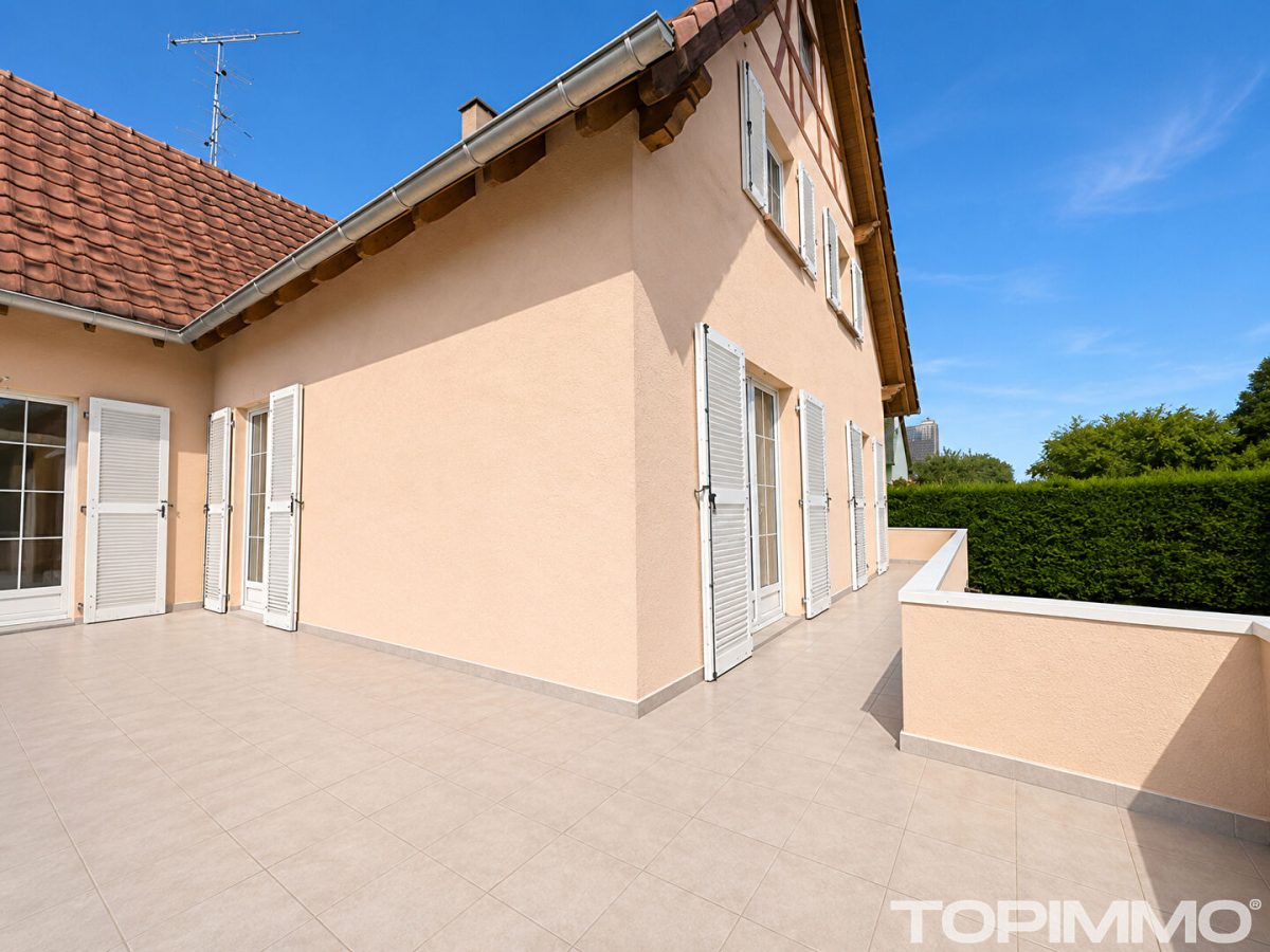 Maison  9 pièce(s) 202 m2