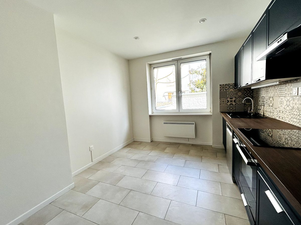 3 PIÈCES-63 m2 -Lumineux +Faibles charges-+Cour privative+Faibles charges