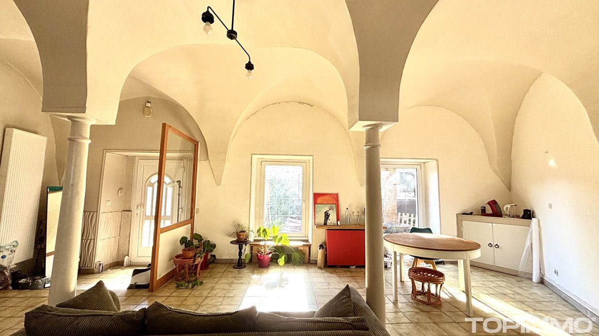 Charmante maison de ville de 6 pièces avec jardin et place de parking  à Thann